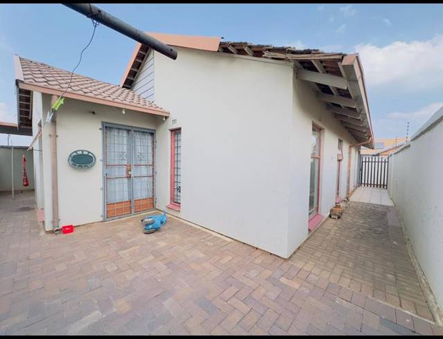 4 BEDROOM HOUSE FOR SALE IN MMESI PARK